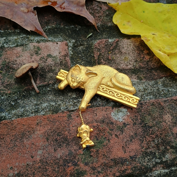 Vintage, 1990s J J Jonette brushed good tone cat and mouse brooch, cat lady gift - Picture 6 of 8